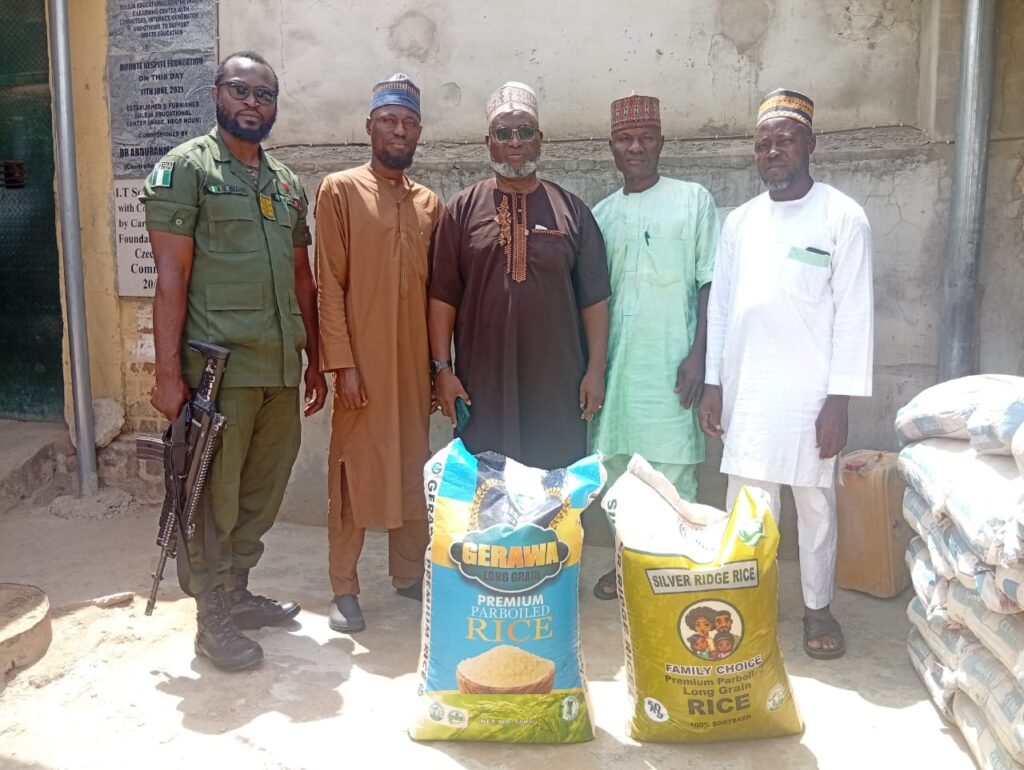 Muslim group visits Kuje, Suleja Correctional Centres, distributes welfare packages to inmates